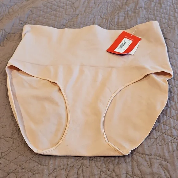 Spanx,NWT,Everyday Shaping Panties, Large, Vintage Rose (pale pink) - Picture 8 of 10